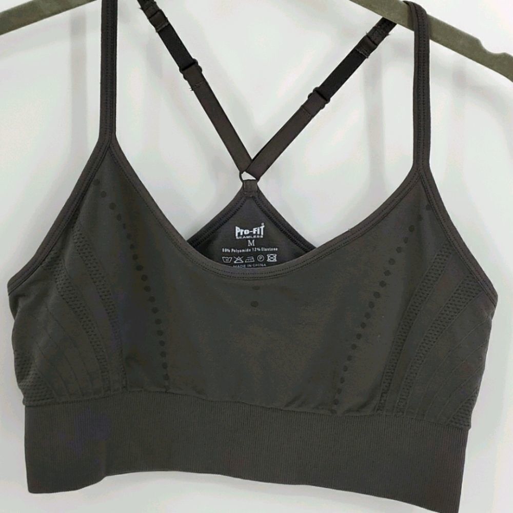 Pro-fit seamless gray bra. Size medium.